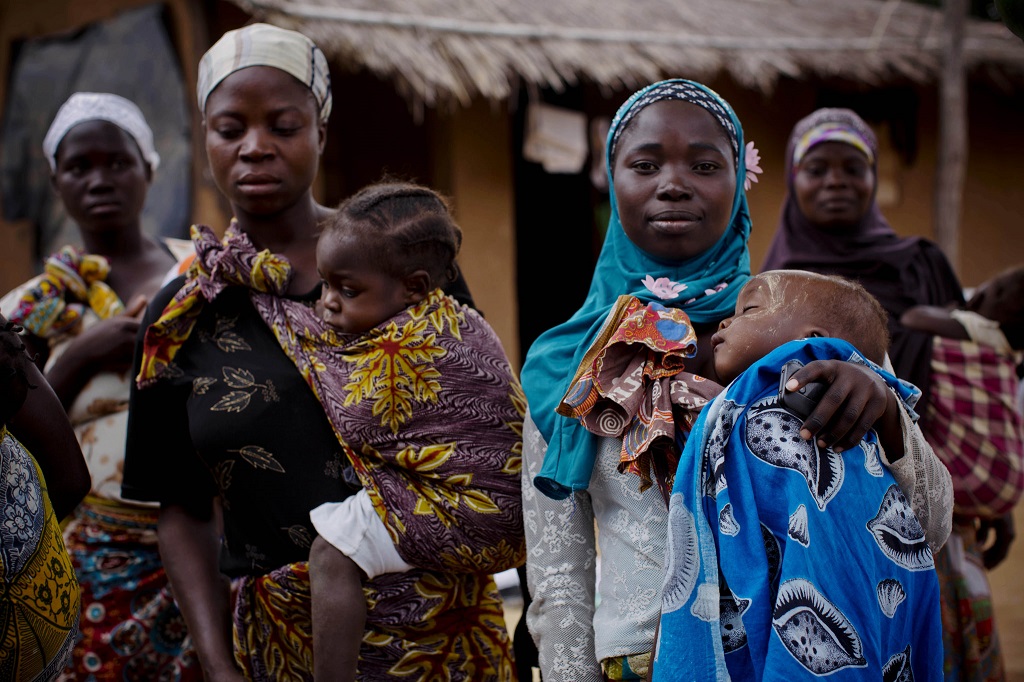 Above: Mothers and babies in Nampula, Mozambique, attend a nutritional cooking class run by a trained community health worker.