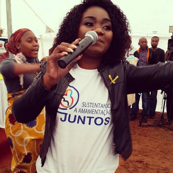 Marllen interpreting her song “Ser mãe” at the WBW launch event at Albasine Health Center