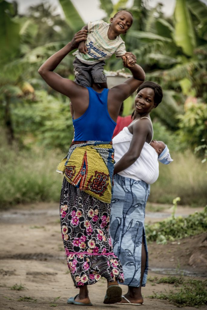 Women with their children in Ghana.