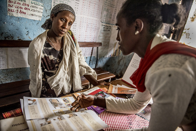 Midwife talking to pregnant woman in Ethiopia