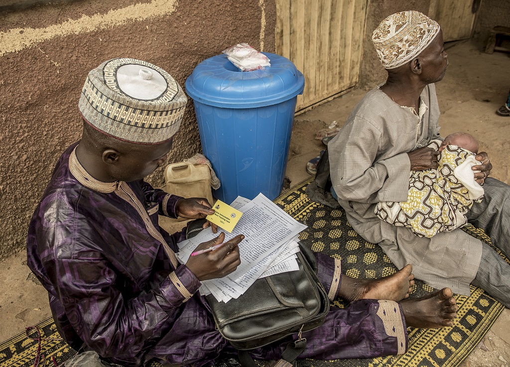 The barber prepares the newborn’s referral card