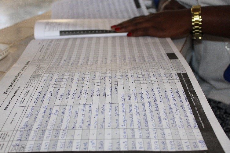 A nurse using the new well-child consultation registration book.