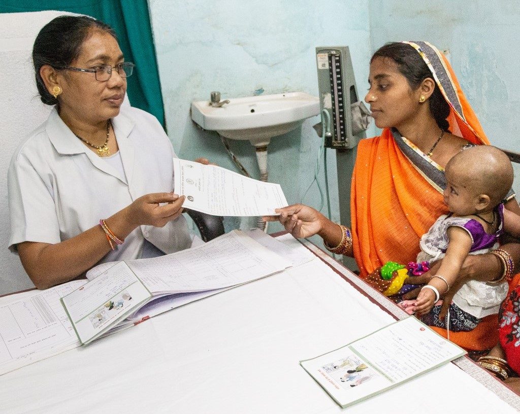 At her final follow-up visit, Tileshwari receives a certificate stating that she has undergone a successful tubal ligation.